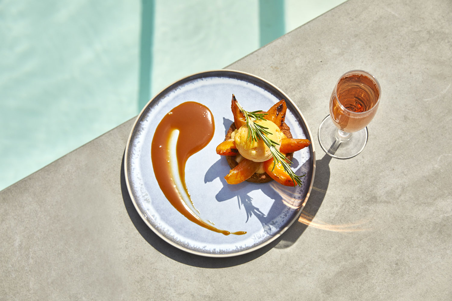Dessert abricot piscine - M7 Restaurant à Beaune